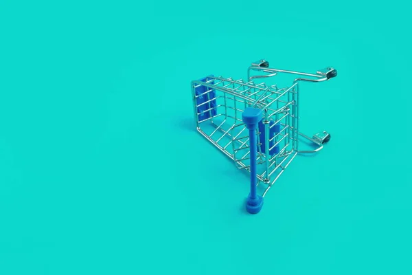 Carrello Del Supermercato Sfondo Blu — Foto Stock
