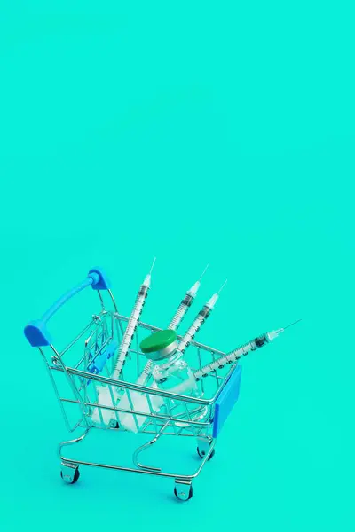 Chariot Supermarché Avec Seringues Ampoule Sur Fond Bleu — Photo