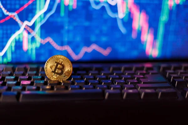 Sanduhr Dollar Und Bitcoins Auf Einer Computertastatur Auf Dem Hintergrund — Stockfoto