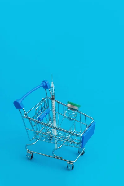 Supermarket Trolley Syringes Ampoule Blue Background — Stock Photo, Image