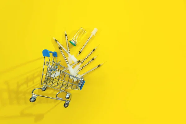 Supermarket Trolley Syringes Ampoule Yellow Background — Φωτογραφία Αρχείου