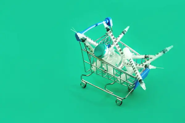 Supermarket Trolley Syringes Ampoule Green Background — Φωτογραφία Αρχείου