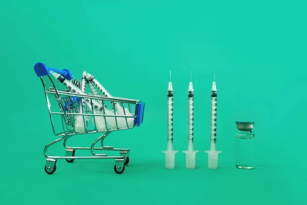 Supermarket Trolley Syringes Ampoule Green Background — Stock Photo, Image