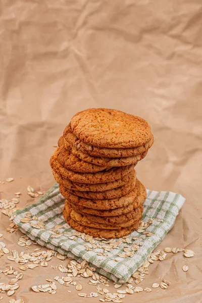 Oatmeal Cookies Scattered Oatmeal Crumpled Paper Background — Stock Photo, Image