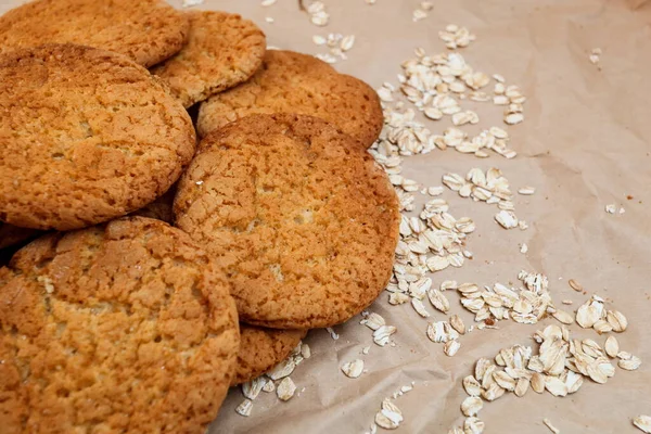 Oatmeal Cookies Scattered Oatmeal Crumpled Paper Background — Stock Photo, Image