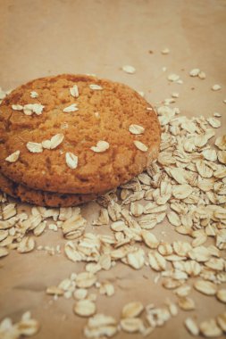 Yulaf ezmeli kurabiye ve dağınık yulaf ezmesi.