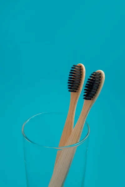 Wooden Toothbrush Blue Background Cup — Stock Photo, Image