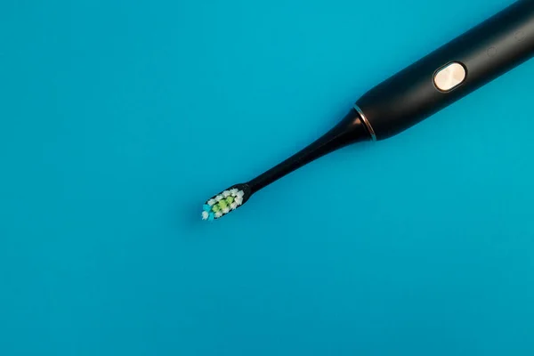 Electric Toothbrush Blue Background — Stock Photo, Image