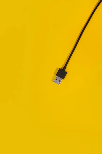 Usb Wires Yellow Background — Stock Photo, Image