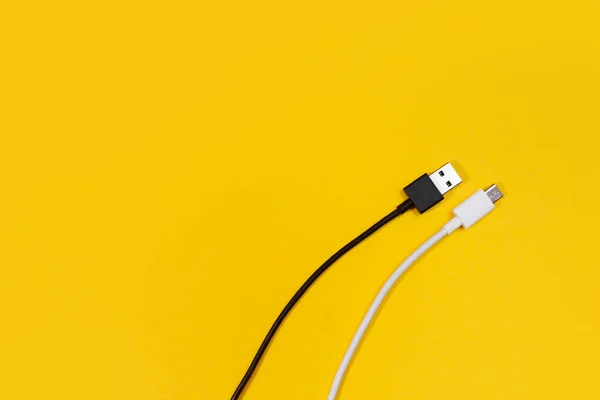 Usb Wires Yellow Background — Stock Photo, Image