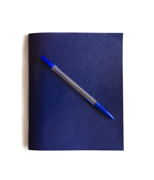 Caderno de exercícios e caneta — Fotografia de Stock