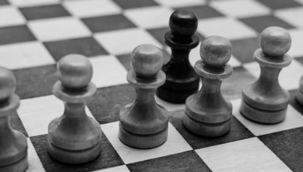 Pawns sulla scacchiera — Foto Stock