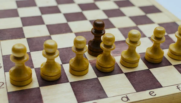 Pawns sulla scacchiera — Foto Stock