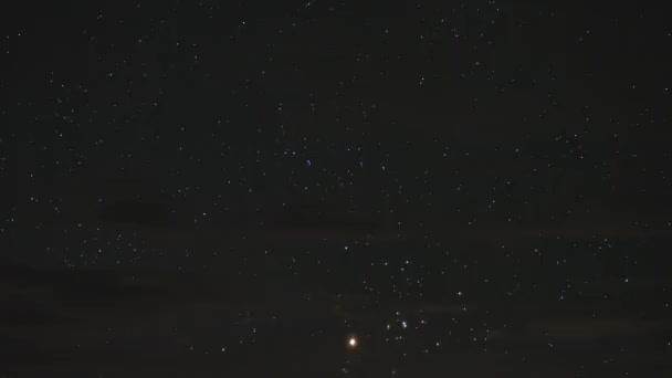 Zeitraffer Der Bewegung Des Mars Nachthimmel Zwischen Den Wolken Aus — Stockvideo