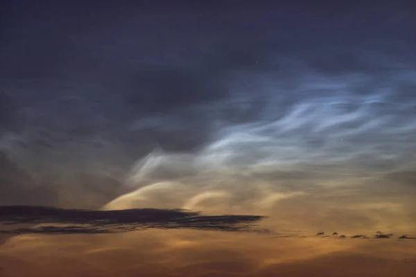 Noctilucent Moln Närbild Sommarnatt Sällsynta Atmosfäriska Fenomen — Stockfoto