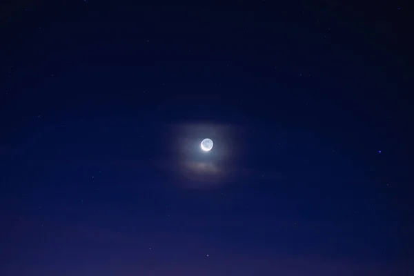 Lua Entre Estrelas Nuvens — Fotografia de Stock