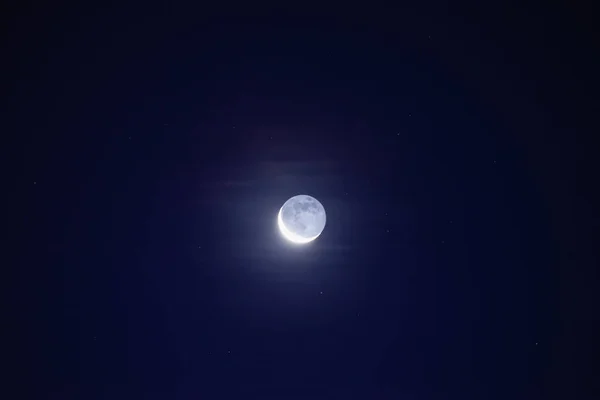 Lua Entre Estrelas Nuvens — Fotografia de Stock