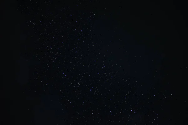 Estrellas Cielo Nocturno Través Las Nubes Una Noche Verano —  Fotos de Stock