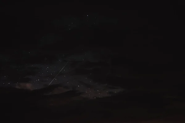 Sterren Aan Nachtelijke Hemel Door Wolken Een Zomernacht — Stockfoto