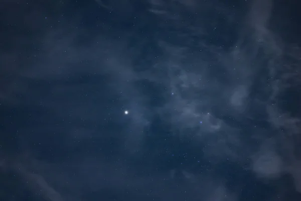 Stelle Nel Cielo Notturno Attraverso Nuvole Una Notte Estate Stelle — Foto Stock