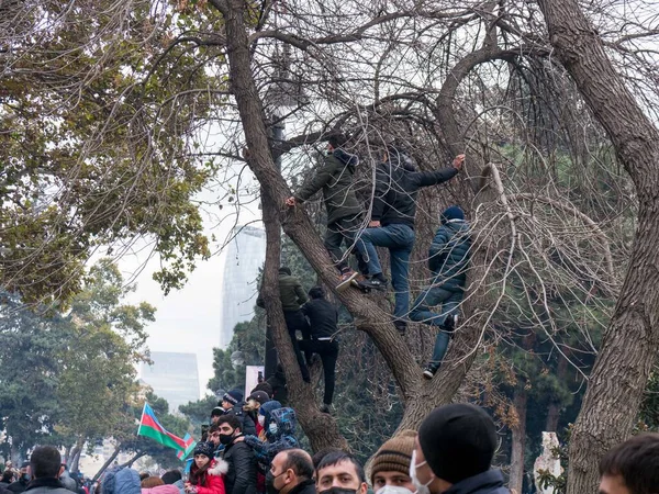 Baku Azerbaijan 2020 Persone Sulla Strada Rimuovono Avvicinandosi Attrezzature Militari — Foto Stock