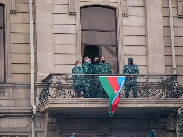 Baku Azerbaijão 2020 Pessoas Estrada Retiram Equipamento Militar Que Aproxima — Fotografia de Stock