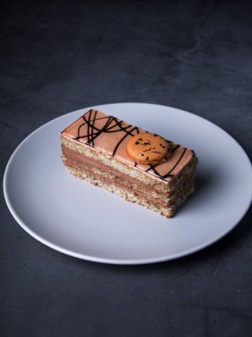 Kremalı çikolatalı kek.