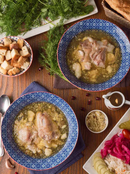 Khash Sopa Caucasiano Com Pão Chato Puri Verdes Khash Prato — Fotografia de Stock