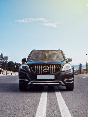 Bakü, Azerbaycan - 7 Eylül 2021: Mersedes-Benz arabası