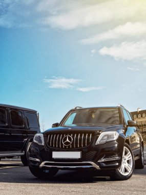 Bakü, Azerbaycan - 7 Eylül 2021: Mersedes-Benz arabası