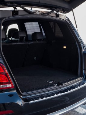 Bakü, Azerbaycan - 7 Eylül 2021: Mersedes-Benz arabası