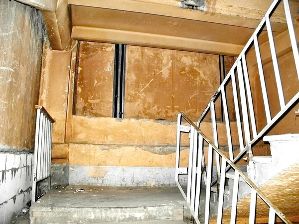 Old Concrete Crumbling Staircase Industrial Building Loft — Stock Photo, Image