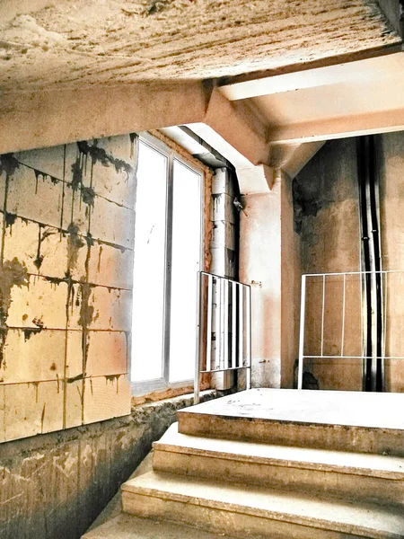 Vecchio Calcestruzzo Crollare Scala Loft Edificio Industriale — Foto Stock