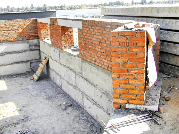 在矿脉砖屋的建筑工地 — 图库照片