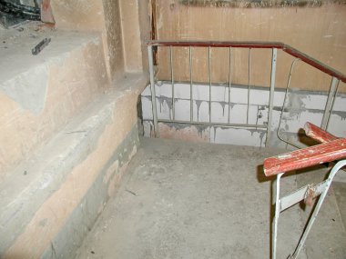 Eski Beton merdiven çatı