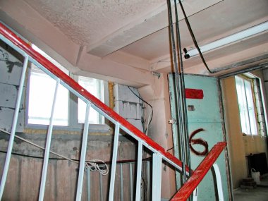 Eski Beton merdiven çatı