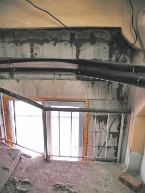 Eski Beton merdiven çatı