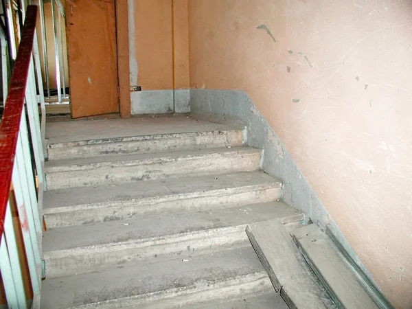 Старі бетонні сходи горище — стокове фото