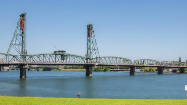 Puente Hawthorne en Portland — Vídeo de stock