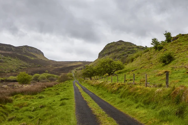 tepelere doğru yol gider