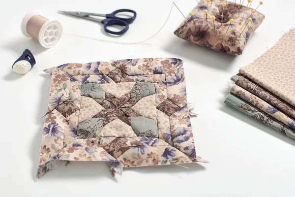 Patchworkblock Stapel Von Stoffen Näh Und Quiltzubehör — Stockfoto