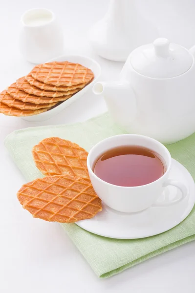 Šálek čaje s sladké vafle — Stock fotografie