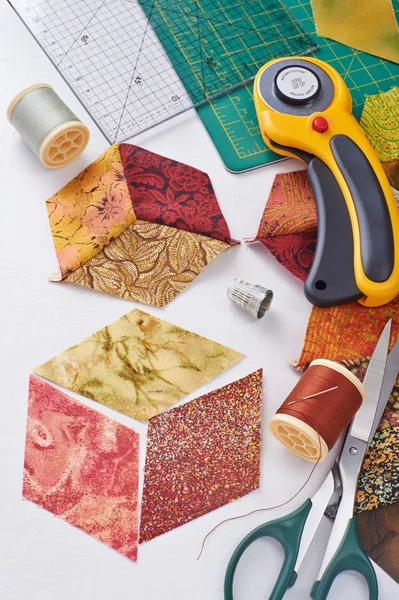 Řezané kousky látky pro šití přikrývky — Stock fotografie