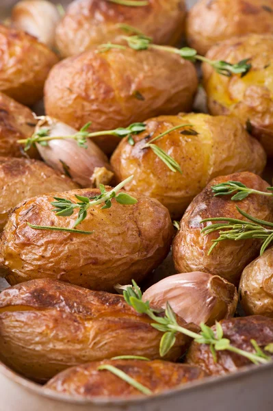 Patate arrosto con aglio — Foto Stock