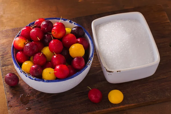 Ciruelas frescas de cereza — Foto de Stock