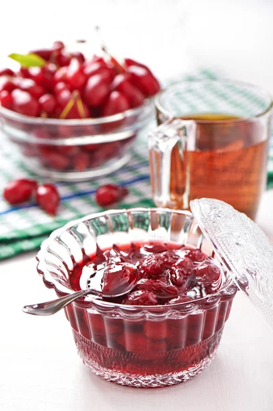 Confiture från frukterna av cornel — Stockfoto