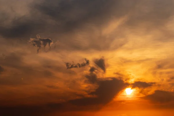 Schöner Sonnenuntergang Hinter Den Wolken Sonne Der Unteren Rechten Ecke — Stockfoto