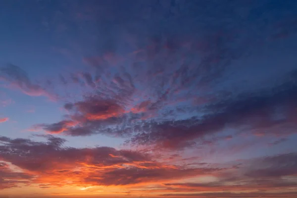 Schöne Wolken Blauen Himmel Nach Sonnenuntergang Blaue Stunde Blick Über — Stockfoto