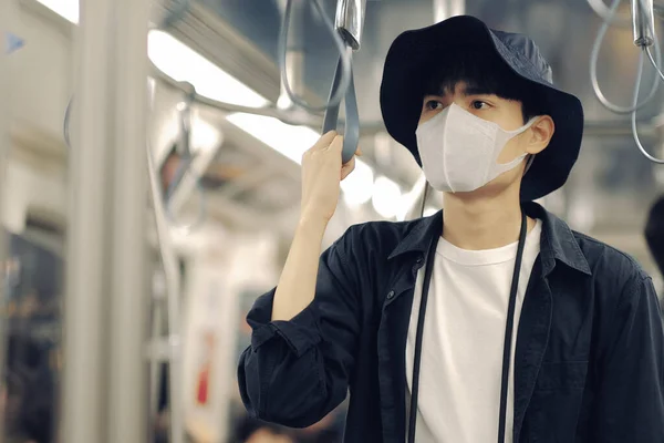 Voyageur Asiatique Homme Caméra Dans Skytrain Avec Masque Médical Pour — Photo