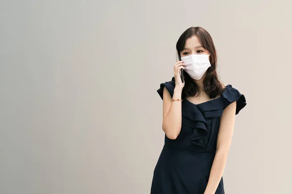 Asian Women Using Smartphone Medical Face Mask Protect Covid New — Stock Photo, Image